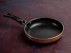 Tak Perlu Ganti Baru, Begini Cara Kencangkan Pegangan Wajan yang Kendur