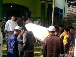 Suasana Haru Pemakaman Mahasiswa Al-Azhar Asal Pekalongan Hanyut di Mesir
