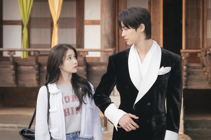 Kali ini, ia bersanding dengan Byeon Woo Seok dan berperan sebagai pewaris Chaebol, sebutan bagi keluarga konglomerat, dalam drama bertajuk &ldquo;Perfect Crown&rdquo;./ Foto: soompi.com
