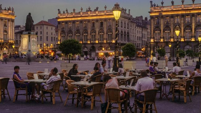 Prancis selalu identik dengan dua kota utama: Paris dan Versailles. Padahal, di luar keduanya, ada kota lain yang tak kalah cantik namun jarang diketahui.