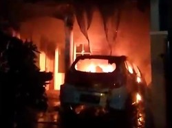 Korsleting Listrik, Mobil Hangus Terbakar di Garasi Rumah di Tasikmalaya