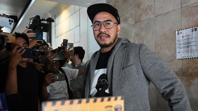 Komika Pandji Pragiwaksono mengaku dicecar 17 pertanyaan oleh Penyidik Dittipidsiber Bareskrim Polri terkait kasus penghinaan adat Toraja.