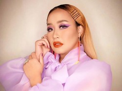 Pinkan Mambo Todong Bayaran ke Fans yang Mau Foto: Duitnya Mana?