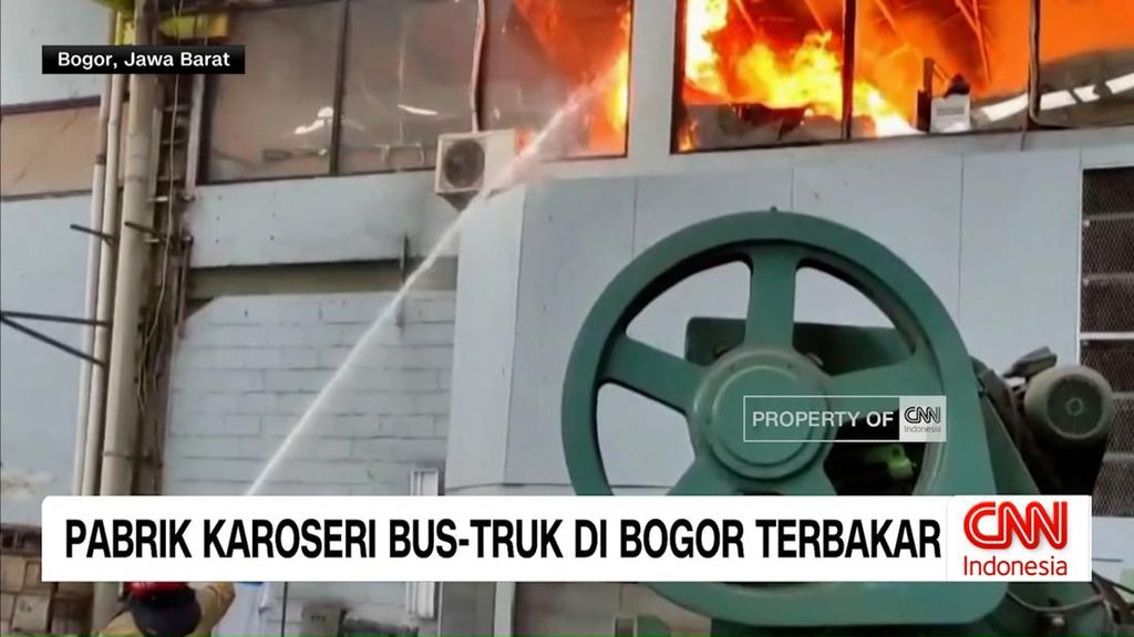 VIDEO: Pabrik Karoseri Bus dan Truk di Bogor Terbakar