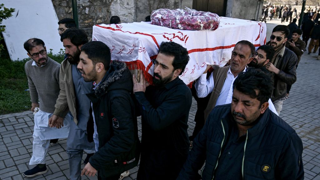 Korban Bom Bunuh Diri di Islamabad Mulai Dimakamkan