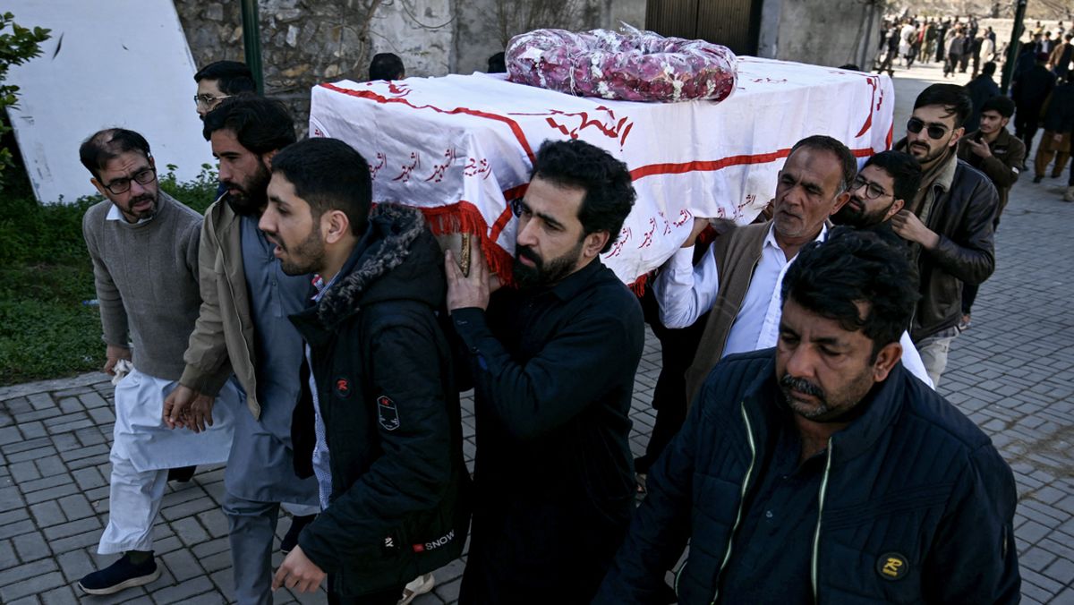 Korban Bom Bunuh Diri di Islamabad Mulai Dimakamkan