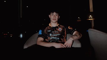 Berita Panas dari Dunia Sport CNN : Persija Resmi Rekrut Cyrus Margono