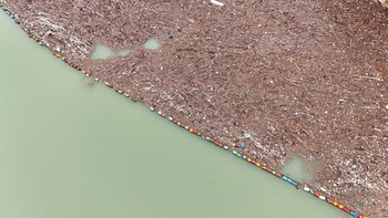 FOTO: Hujan Deras Ubah Sungai di Bosnia Jadi Lautan Sampah