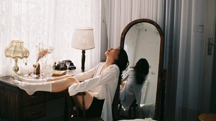 7 Ciri Kepribadian Orang yang Betah di Rumah Menurut Ilmu Psikologi