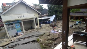 FOTO: Tanah Bergerak Meluas di Tegal, Ratusan Rumah Rusak