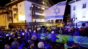 Kontingen Israel Disoraki Saat Pembukaan Olimpiade Musim Dingin
