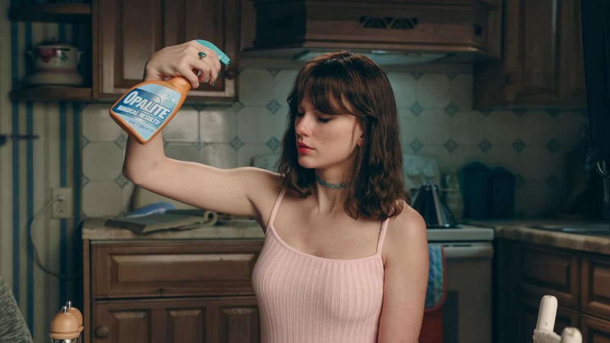 Video Opalite ala '80-'90-an dari Taylor Swift Pecahkan Rekor Spotify