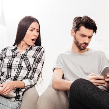 5 Ciri Pasangan yang Terlihat Sangat Penyayang Padahal Sebenarnya Sangat Posesif dan Mengontrol