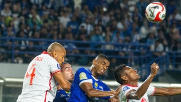 Liputan Olahraga CNN Sport : Hendri Susilo usai Malut Ditekuk Persib: Yang Harus Diperbaiki Wasit