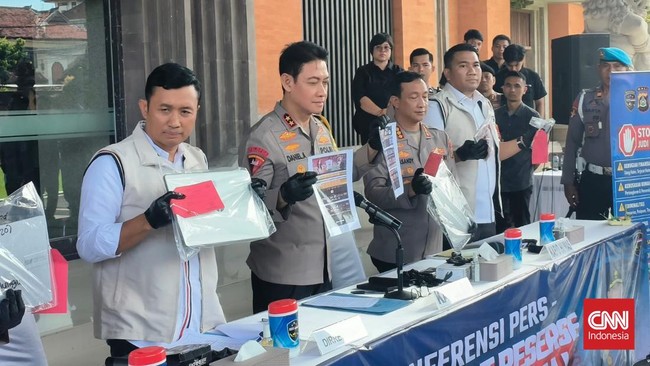 Polda Bali menetapkan 35 warga India sebagai tersangka admin judi online di Bali dengan omzet hingga Rp8 miliar dari dua tempat.