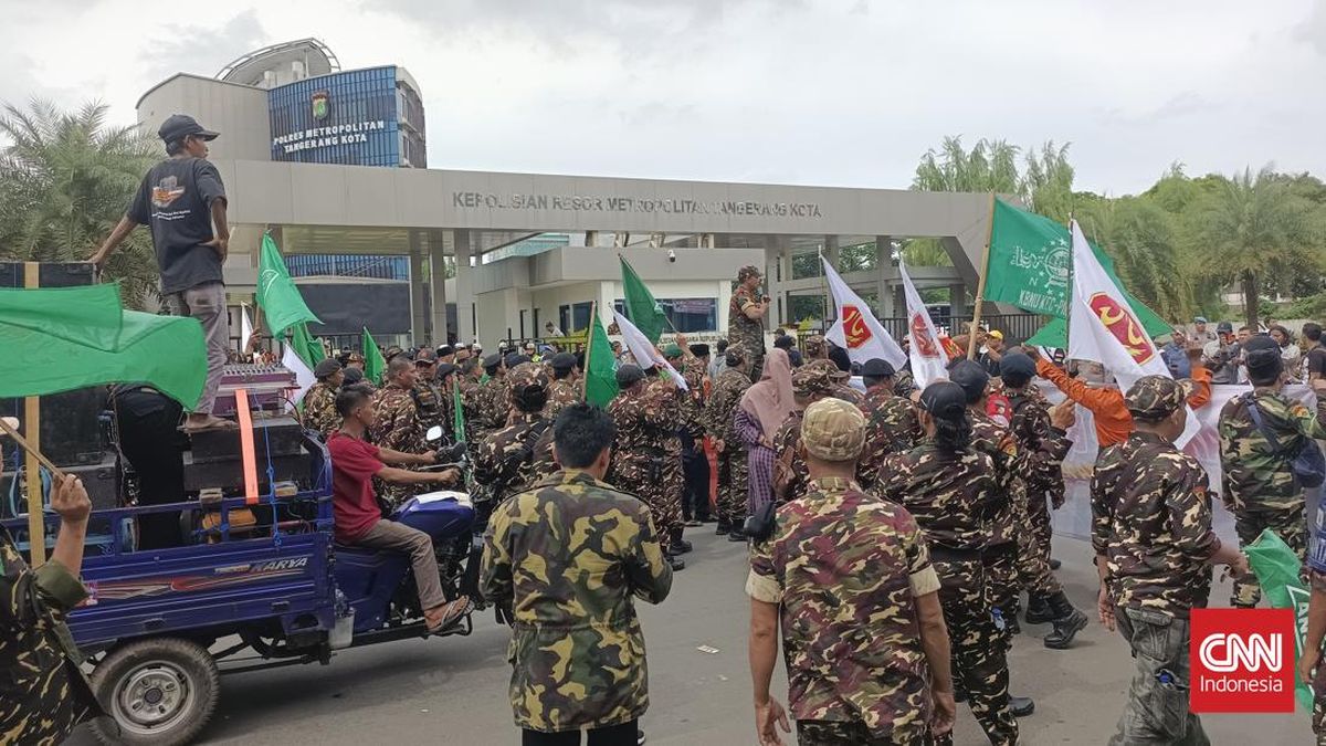 Massa Banser Datangi Polres Metro Tangerang, Bicara Kasus Bahar Smith