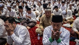 FOTO: Prabowo dan Ribuan Warga Hadiri Doa Bersama MUI di Istiqlal