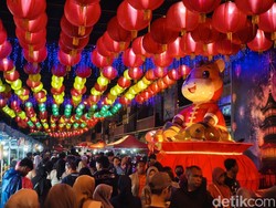 Bukan di China, Ini Suasana Meriah Kota Solo Saat Imlek Tiba