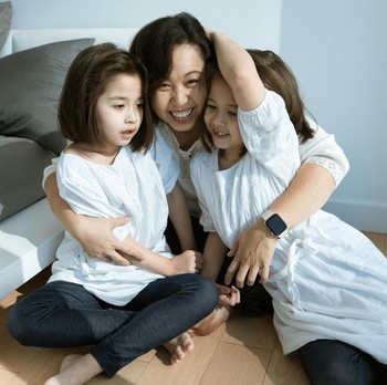 4 Kalimat yang Diucap Orang Tua agar Anak Bisa Mengontrol Emosinya Sendiri Menurut Psikolog