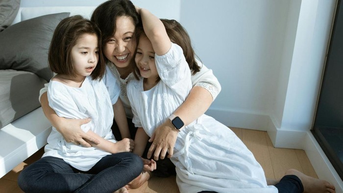 4 Kalimat yang Diucap Orang Tua agar Anak Bisa Mengontrol Emosinya Sendiri Menurut Psikolog