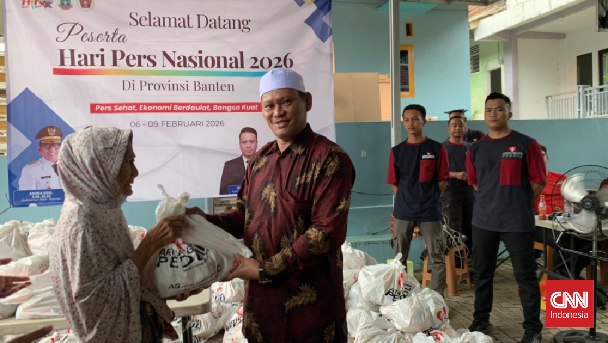 Artha Graha Peduli Salurkan Paket Sembako ke Warga di Serang