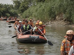 HUT Ke-18, Gerindra Sumut Bersihkan Sungai Deli