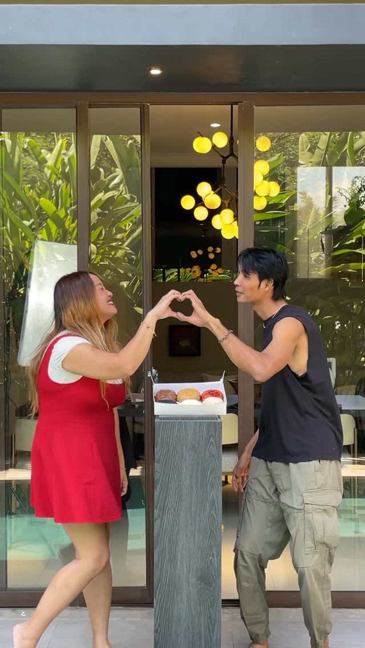 Hebohnya Pinkan Mambo saat Jualan Donat Viral hingga Pisang Goreng Item