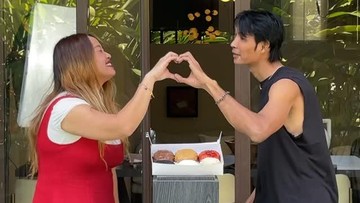Kabar Terkini Artis dari InsertLive : 7 Potret Kehidupan Pernikahan Pinkan Mambo dan Arya Khan yang Suka Pisah-Rujuk