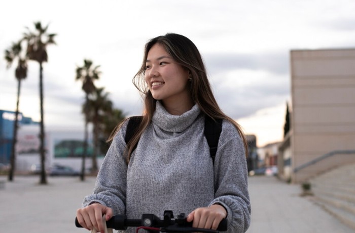 INFP jarang marah secara terbuka karena sangat menjaga nilai dan perasaannya. Mereka lebih memilih refleksi diri daripada konfrontasi./ Foto: freepik.com