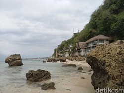 Pantai Le Cliff Uluwatu, Pantai Tersembunyi di Balik Tebing Bali Selatan