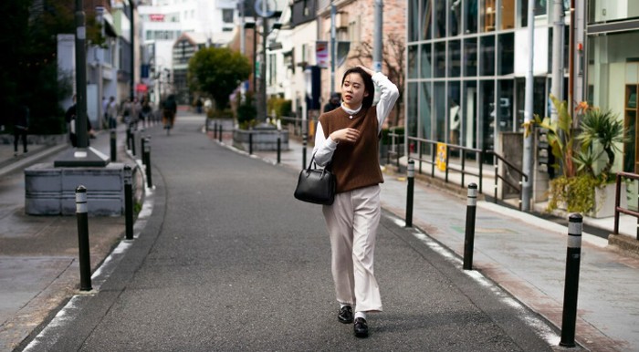 Pisces sering terlambat karena terlalu tenggelam dalam dunia pikirannya sendiri. Mereka bukan sengaja, hanya terlalu larut dalam perasaan./ Foto: freepik.com