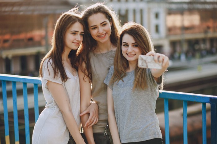 Ramalan zodiak Libra, Scorpio, dan Sagittarius minggu ini menyoroti kreativitas, penyembuhan emosional, dan penyesuaian arah hidup. Waktu yang pas untuk refleksi dan perbaikan./ Foto: freepik.com/prostooleh