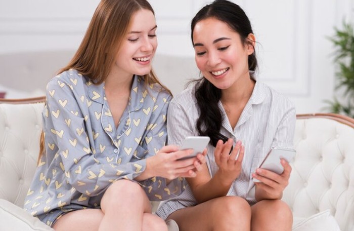 Sagittarius terkenal blak-blakan dan jujur, termasuk saat menertawakan dirinya sendiri. Self-roasting mereka biasanya absurd tapi menghibur./ Foto: freepik.com