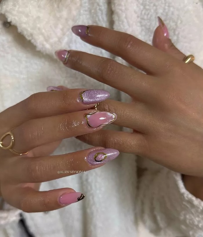 Sculptural nail art cocok untuk kamu yang suka desain artistik. Kombinasi marbled dan 3D membuat kuku terlihat statement./ Foto: instagram.com/klawsbysonia