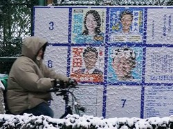 Jepang Gelar Pemilu Kilat, Warga Antusias Datangi TPS Meski Hujan Salju