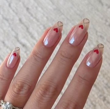 Siap-siap Valentine's Date? Contek 7 Ide Nail Art Ini Biar Makin On Point
