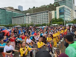 Warga Antusias Saksikan Tari Massal hingga Pawai Barongsai di CFD HI