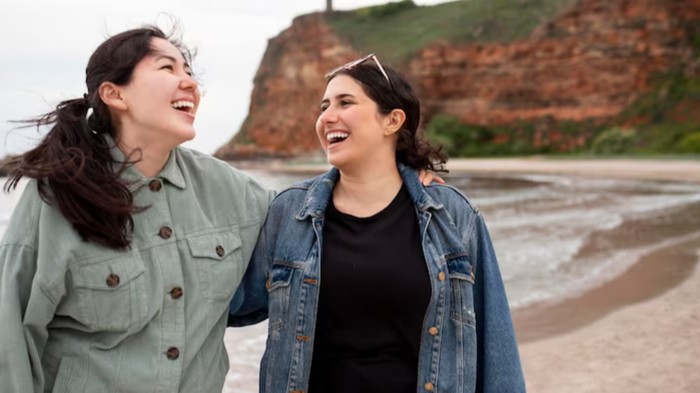 3 Ciri Kepribadian Perempuan yang Cuma Punya 1 Sahabat Dekat