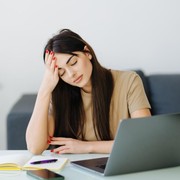 4 Realita yang Kini Terasa Melelahkan Buat Milenial, Kamu Juga Merasakannya?