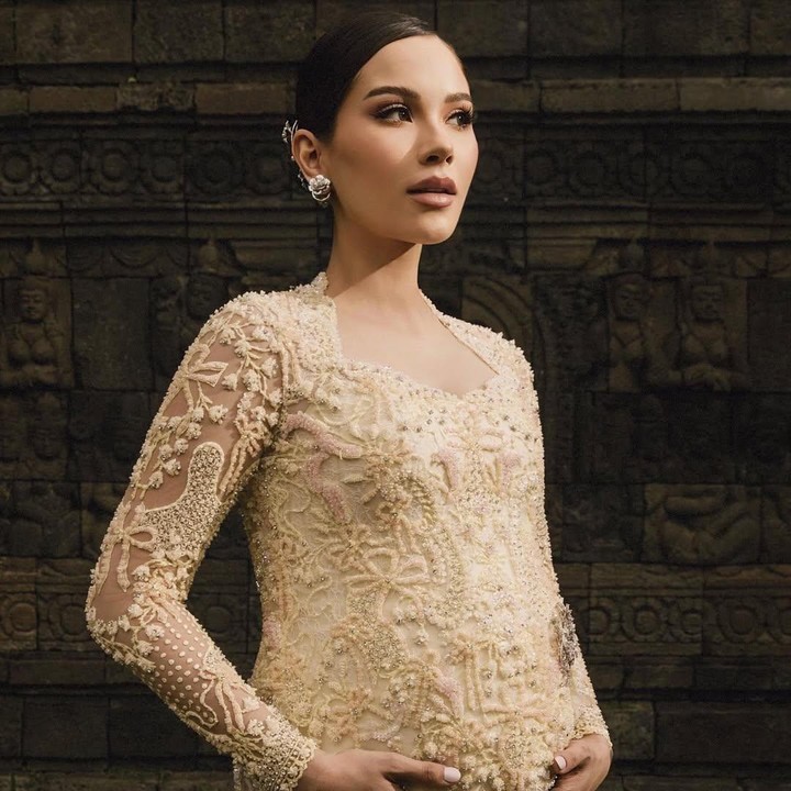 <p>Acara tujuh bulan kehamilan ini menjadi salah satu acara yang digelar untuk menyambut kelahiran anak pertama Alyssa dan Al Ghazali. Sebelumnya,&nbsp;Alyssa&nbsp;telah menggelar acara empat bulanan dan <em>gender reveal</em> anak pertama mereka. Di kehamilan pertamanya ini, Alyssa memang cukup sering membagikan potret perjalanannya menyambut kehadiran Si Kecil. (Foto: Instagram @alyssadaguise)</p>