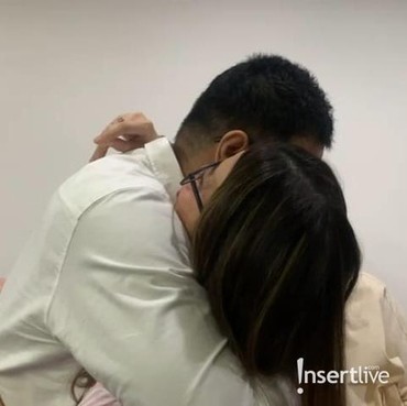 Momen Ammar Zoni Peluk Dokter Kamelia di Persidangan