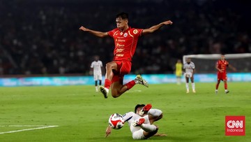 Update Eksklusif Olahraga CNN : FOTO: Persija Merana Kalah dari Arema FC di GBK