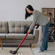3 Ciri Kepribadian Orang yang Suka Bersih-Bersih Rumah saat Stres Melanda