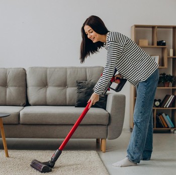 3 Ciri Kepribadian Orang yang Suka Bersih-Bersih Rumah saat Stres Melanda