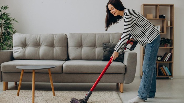 3 Ciri Kepribadian Orang yang Suka Bersih-Bersih Rumah saat Stres Melanda