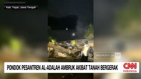 VIDEO: Bangunan Ponpes Ambruk Akibat Tanah Bergerak