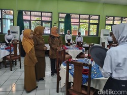 Khofifah Apresiasi SMKN 1 Buduran, Banyak Lulusan Sudah Di-inden Industri