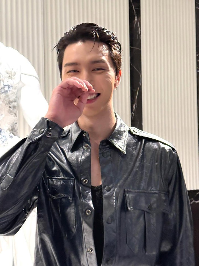 Johnny merupakan salah satu idol Korea-Amerika. Ia lahir di Chicago, Illinois, Amerika Serikat yang kemudian lolos audisi SM Entertainment di Chicago pada 2007 silam./ Foto: instagram.com/johnnyjsuh