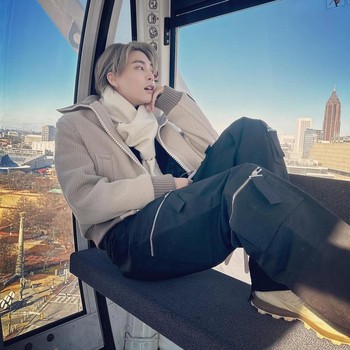 6 Potret Johnny NCT yang Pancarkan Pesona 'Boyfriend Material'