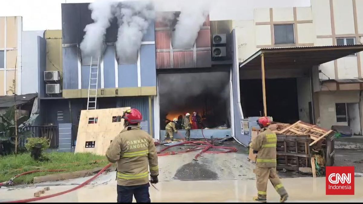 Polisi Periksa Lima Saksi Kebakaran Gudang Kimia di Tangsel
